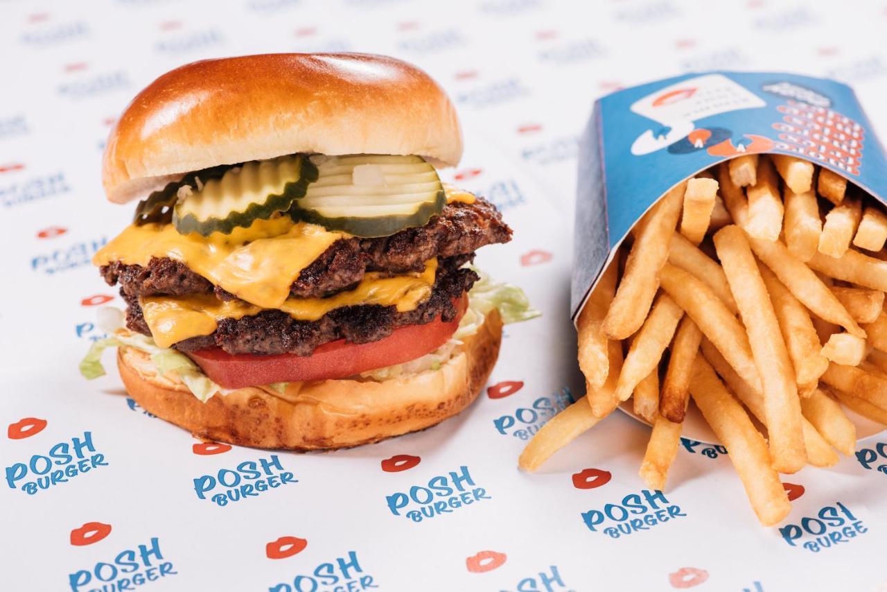 Aria Resort & Casino Λας Βέγκας Εξωτερικό φωτογραφία A Posh Burger and French fries